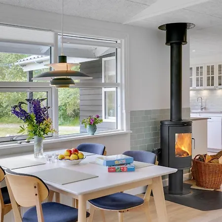 Dagino - 500m From The Sea By Interhome